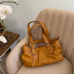 Coach bag, mustard